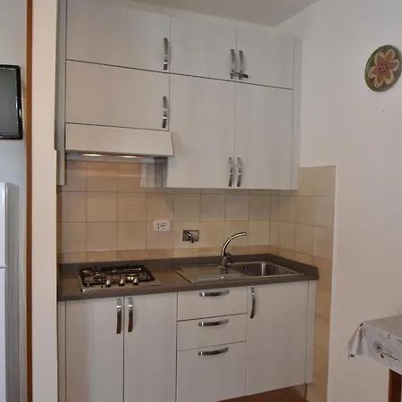 Bilocale Marina - Terrazza, Clima E Giardino Apartmán