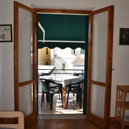 Bilocale Marina - Terrazza, Clima E Giardino Apartmán